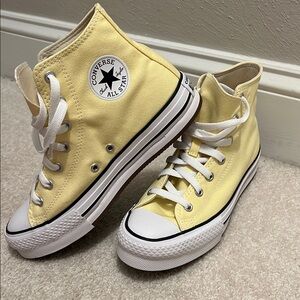 Converse platform tennis shoe